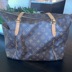 Authentic Louis Vuitton Totally MM